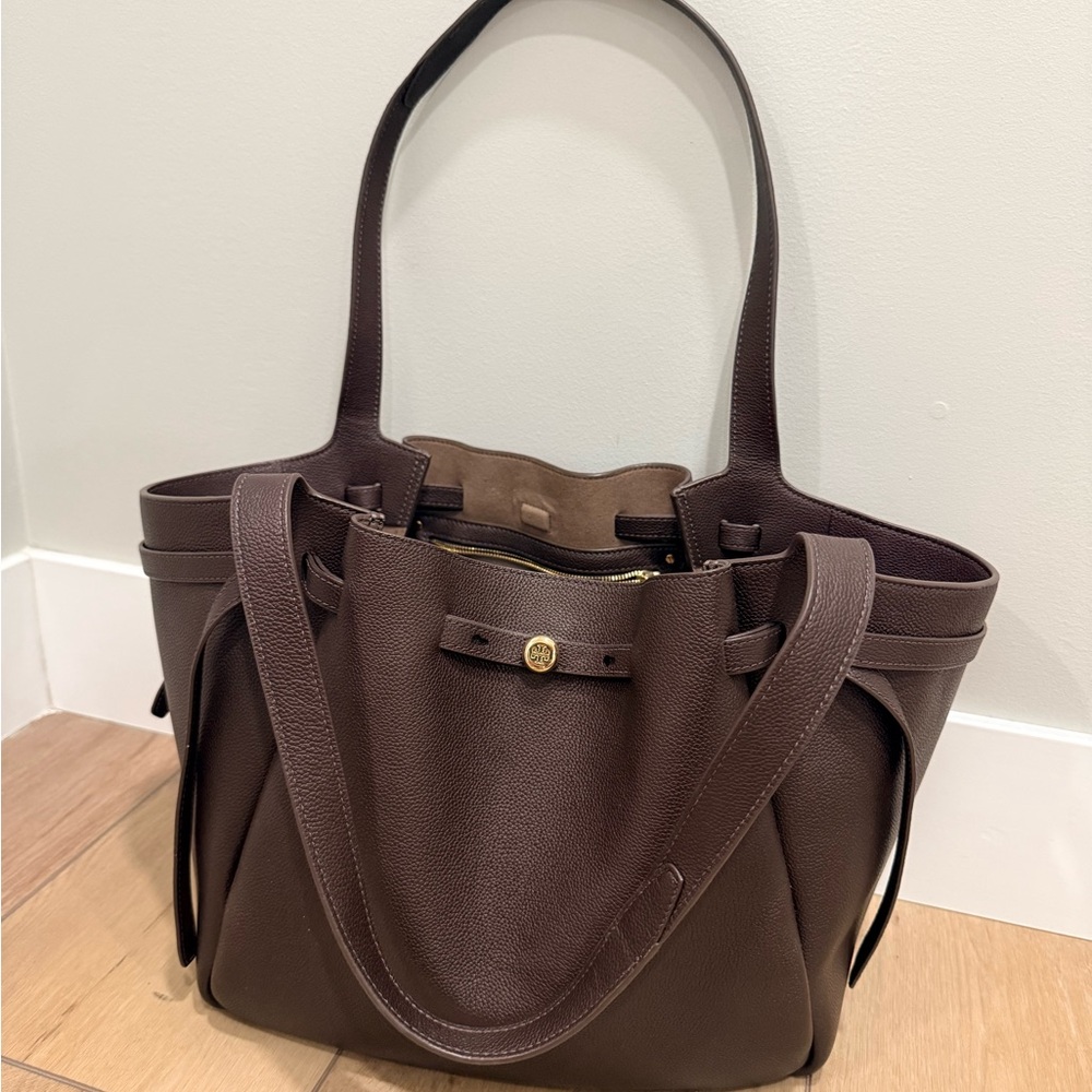 Tory Burch Romy Tote-Elegant Brown Leather Tote Shoulder Bag